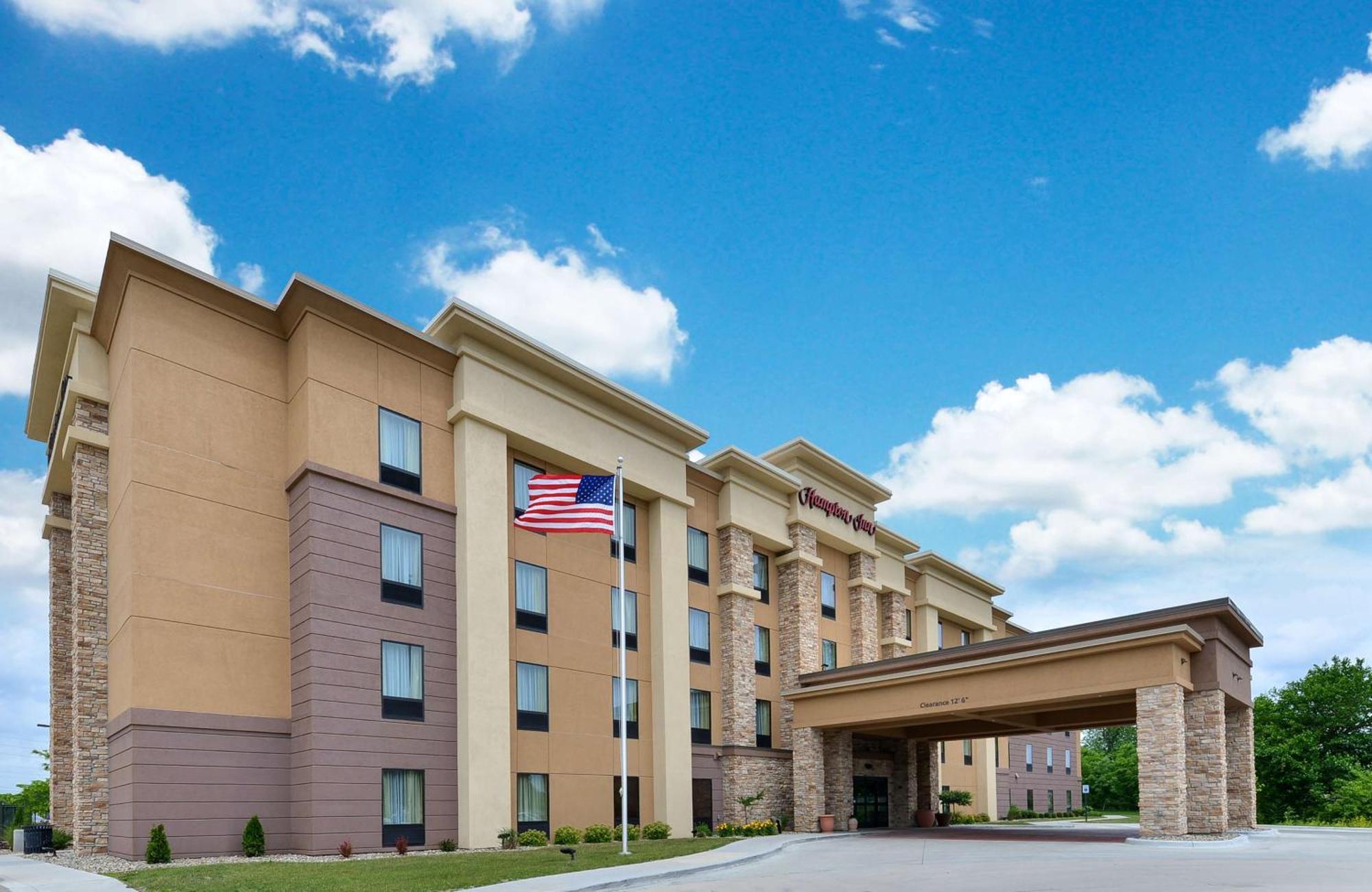 Hampton Inn Iowa City/University Area Exterior photo