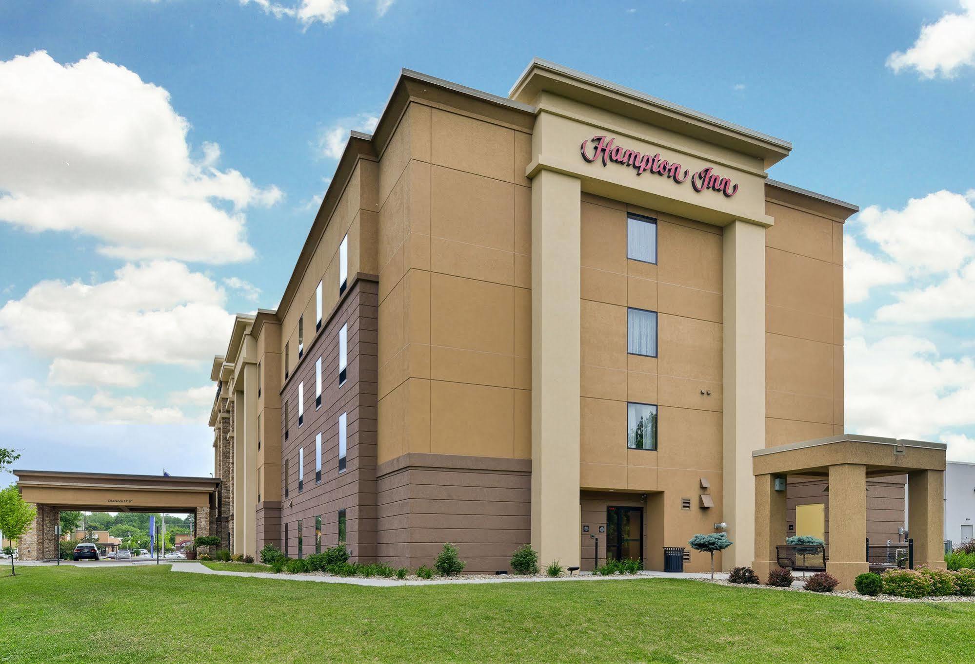Hampton Inn Iowa City/University Area Exterior photo